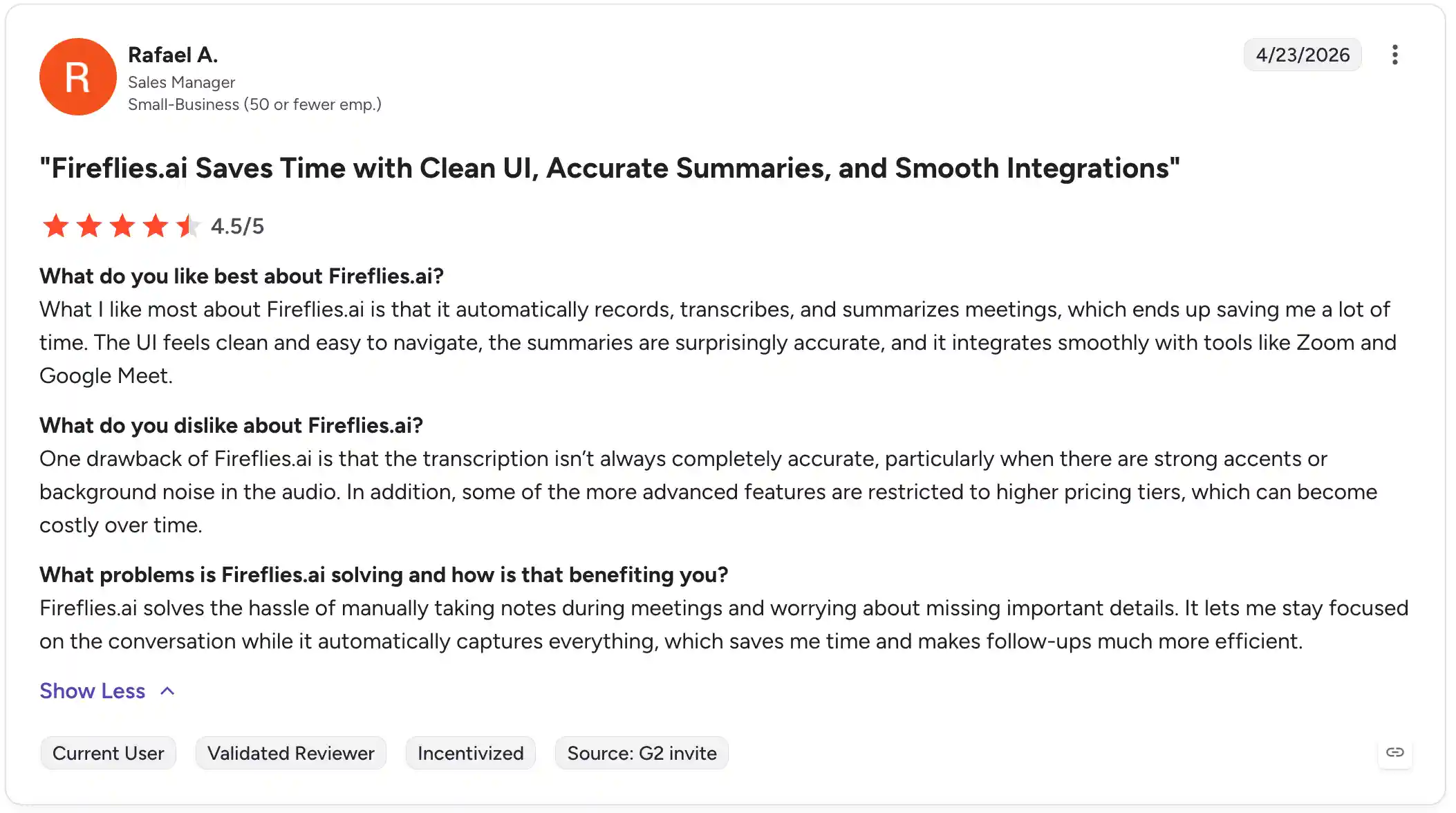 Capture d'écran d'un avis utilisateur Fireflies.ai mentionnant l'attribution des intervenants ou les analytics