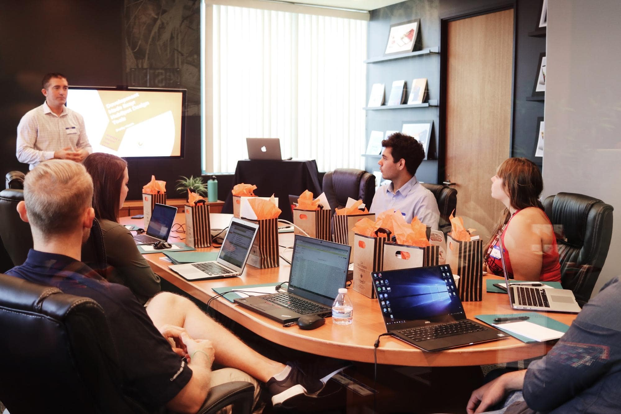 How to Plan & Run a Client Meeting Like a Pro