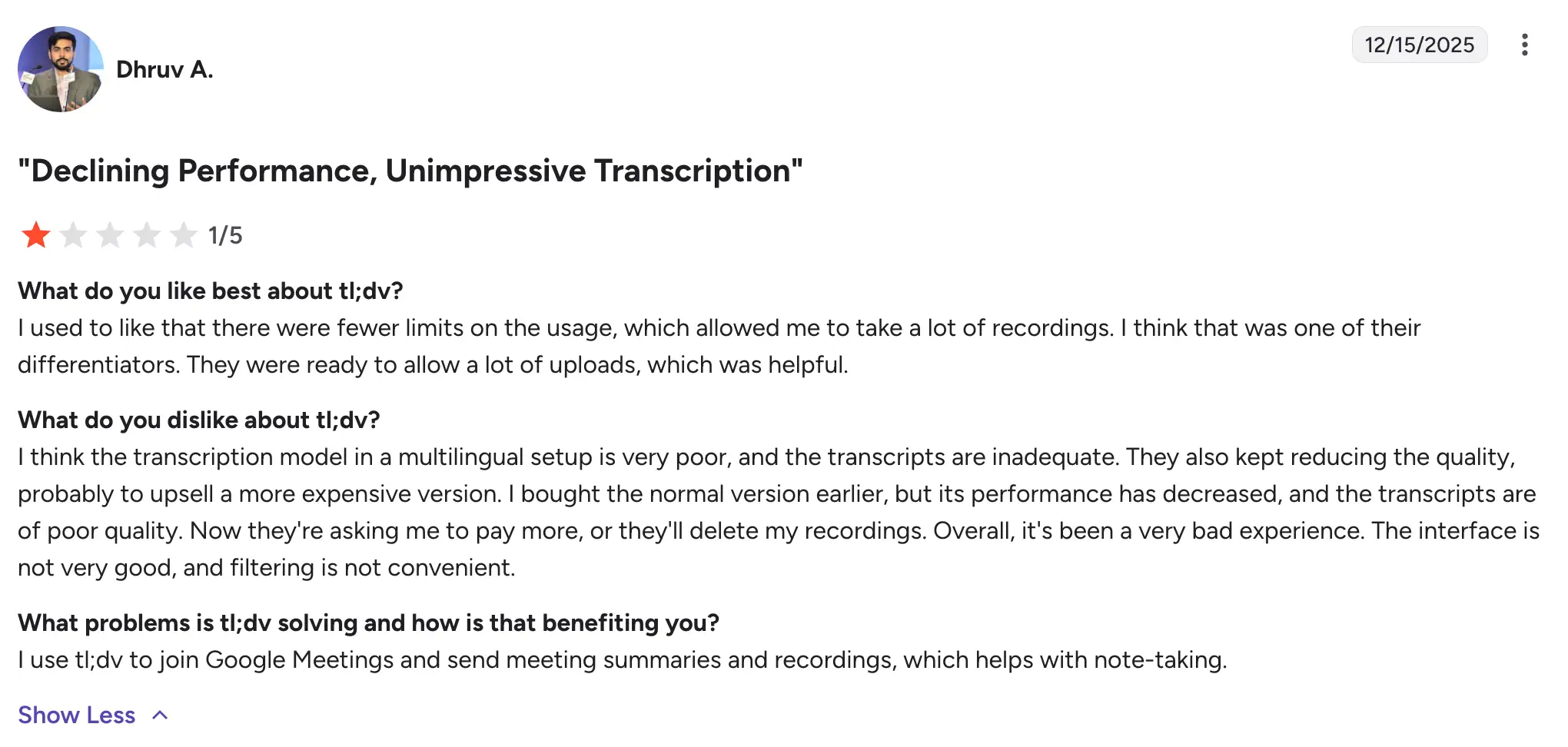 Capture d'écran d'un avis utilisateur tl;dv mentionnant la transcription multilingue, la qualité des transcriptions, le prix et les filtres