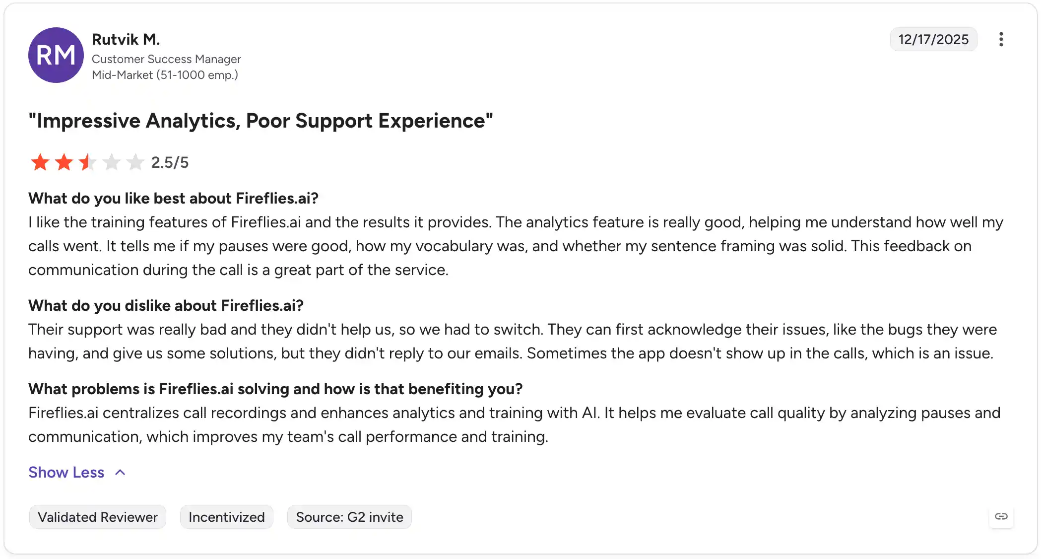 Capture d'écran d'un avis utilisateur Fireflies.ai mentionnant le support, l'intégration ou la présence du bot