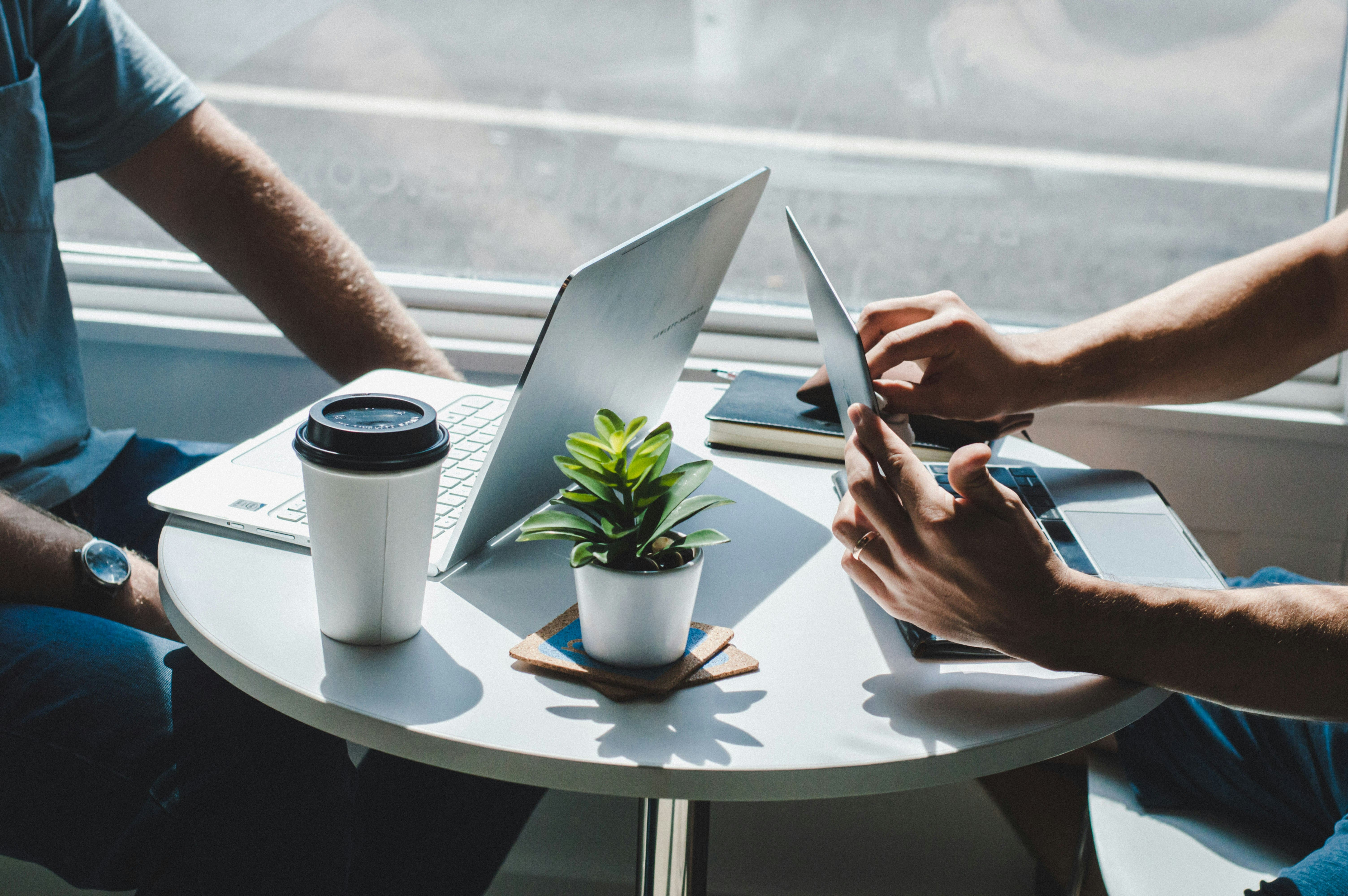 1on1ミーティングで話すことが分からない！目的別の話題を具体例つきで解説